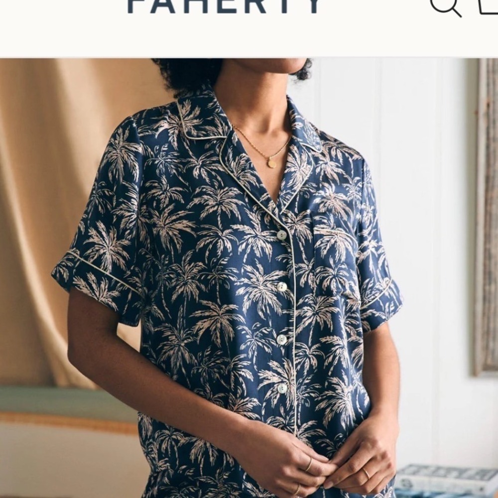 FAHERTY 100% SANDWASHED SILK PAJAMA TOP IN PALM TREE PRINT